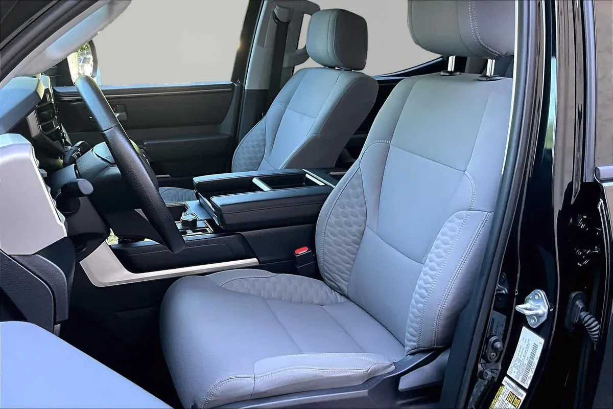 2024 Toyota Tundra SR5 thumbnail 8