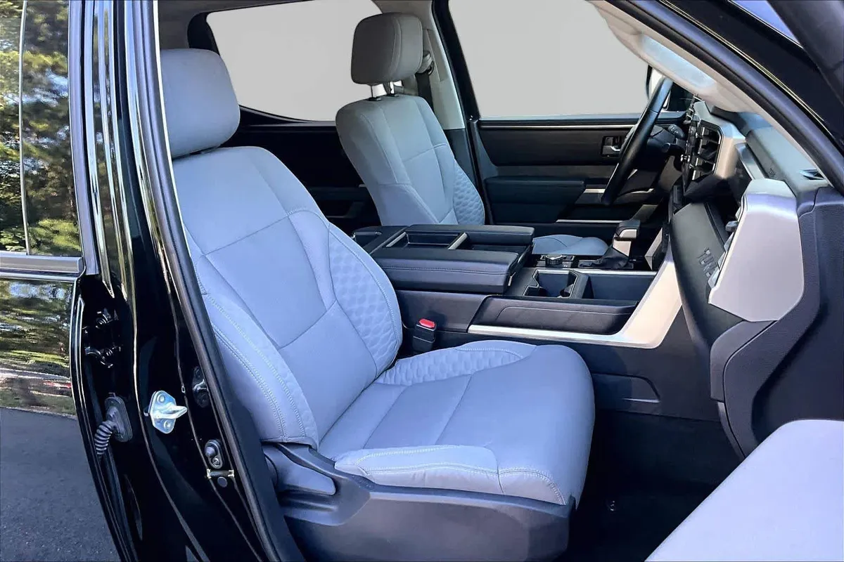 2024 Toyota Tundra SR5 thumbnail 9