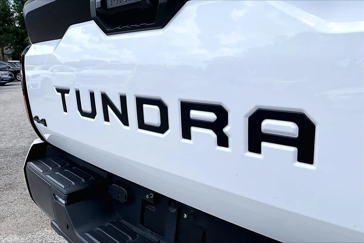 2024 Toyota Tundra SR5 thumbnail 10