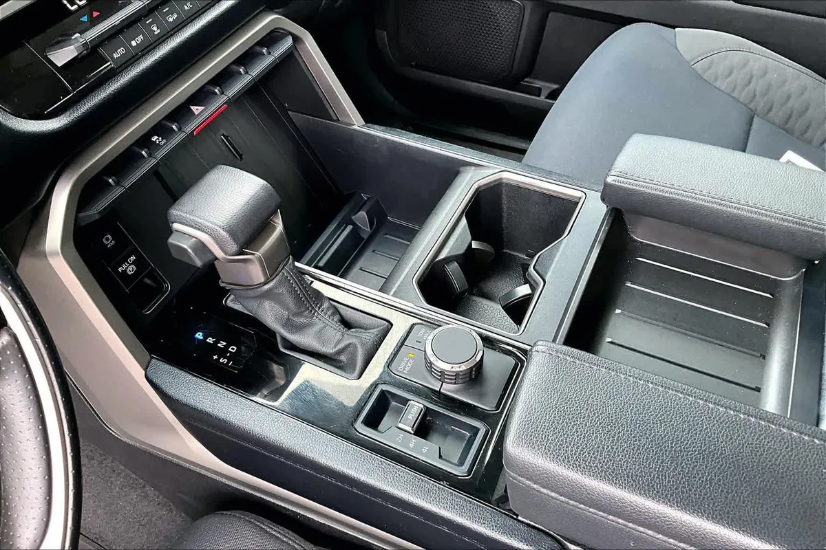 2024 Toyota Tundra SR5 thumbnail 17