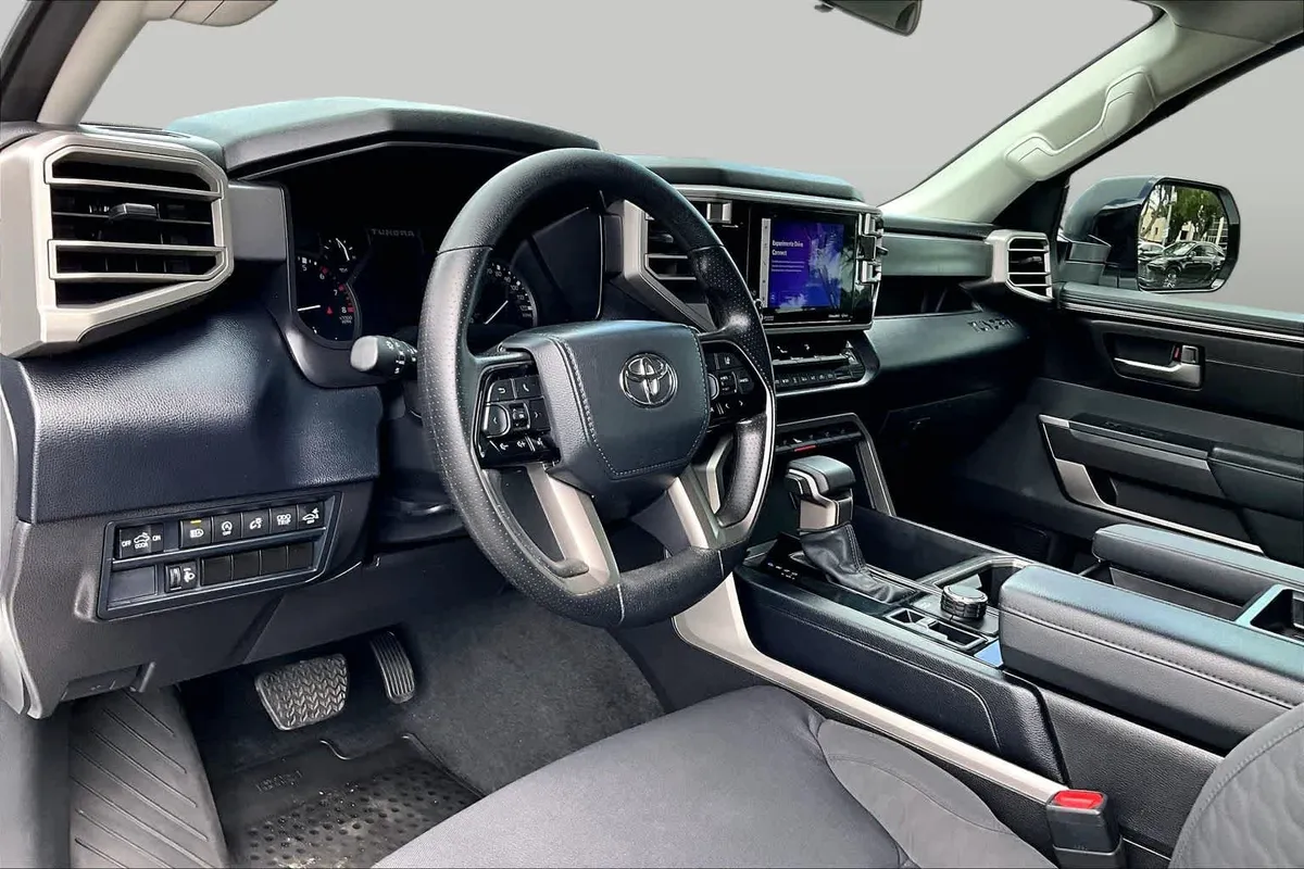2024 Toyota Tundra SR5 thumbnail 18