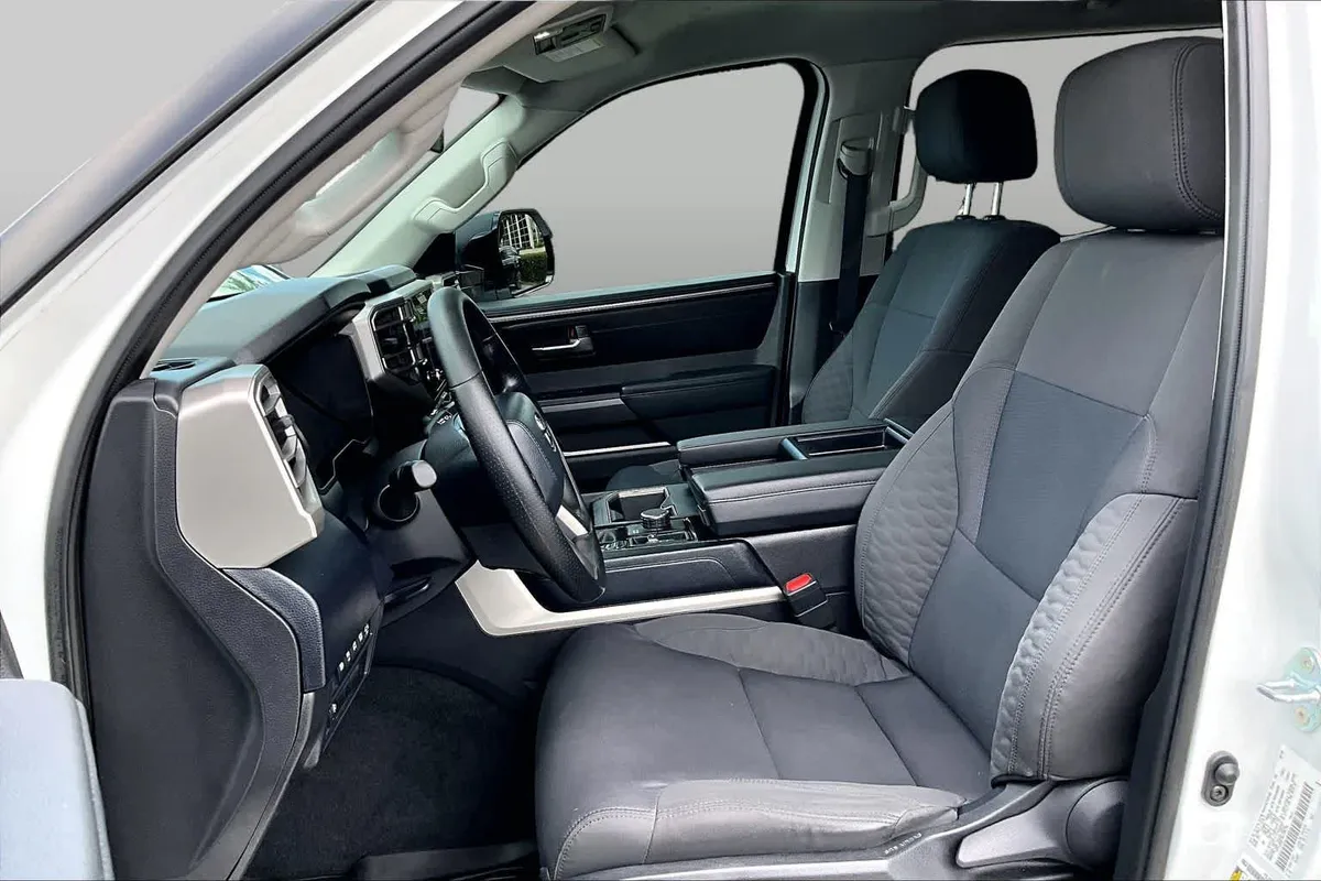 2024 Toyota Tundra SR5 thumbnail 8