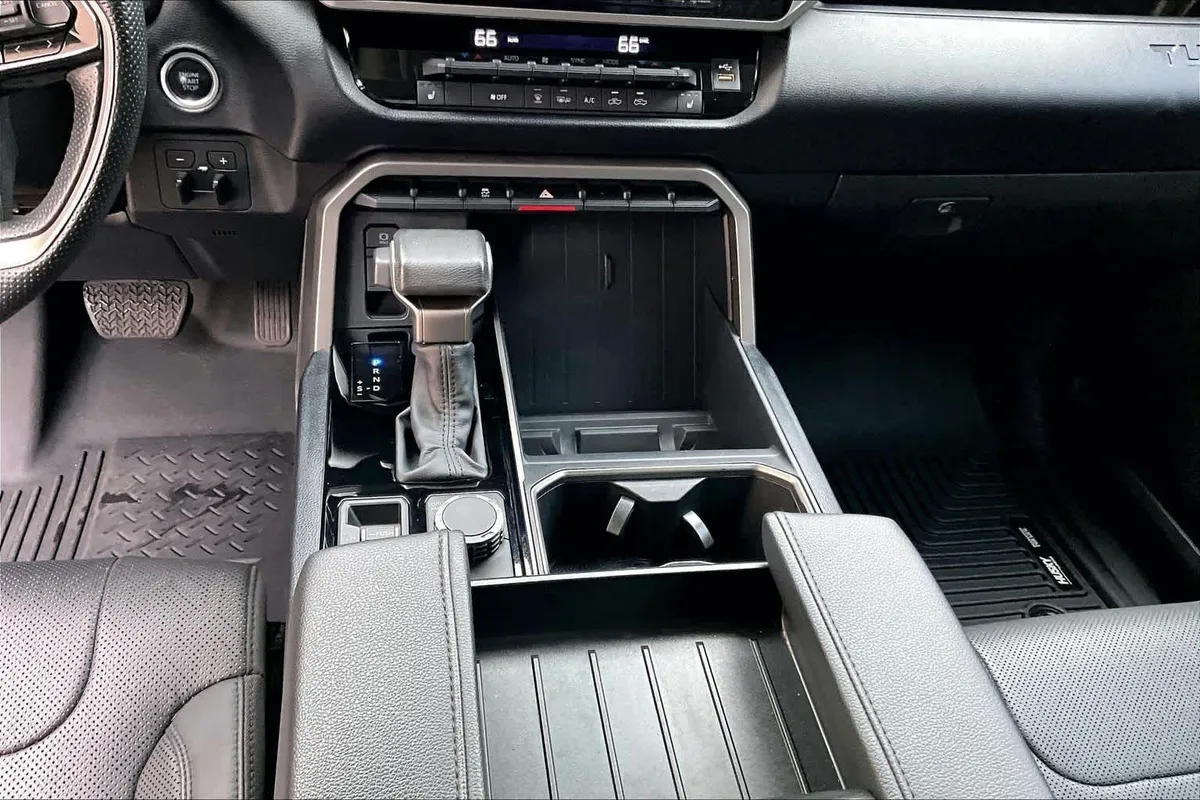 2024 Toyota Tundra SR5 thumbnail 16