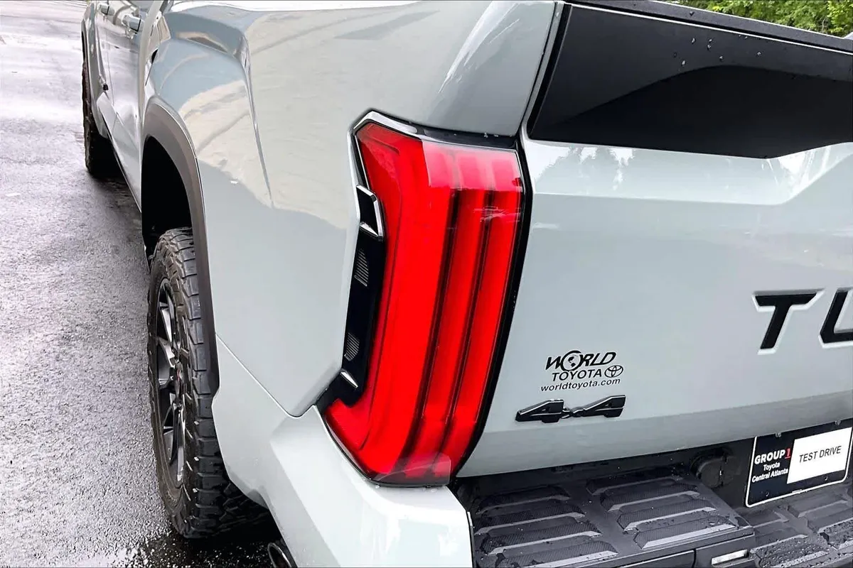 2024 Toyota Tundra SR5 thumbnail 28