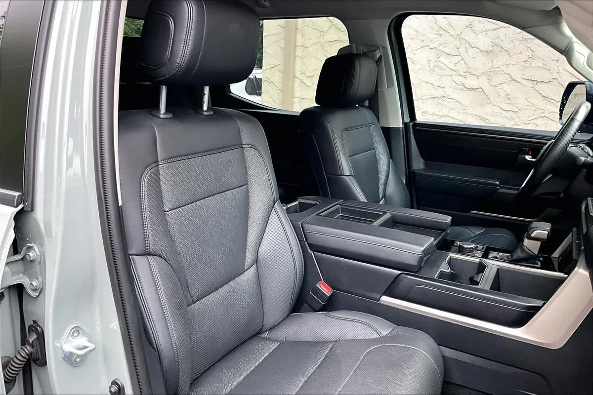 2024 Toyota Tundra SR5 thumbnail 9