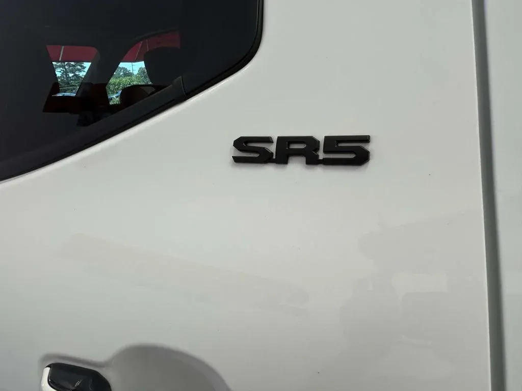 2024 Toyota Tundra SR5 thumbnail 10