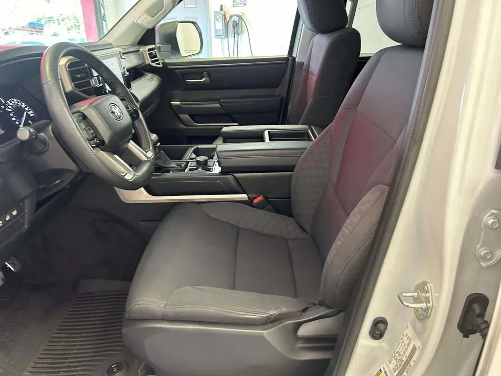 2024 Toyota Tundra SR5 thumbnail 17