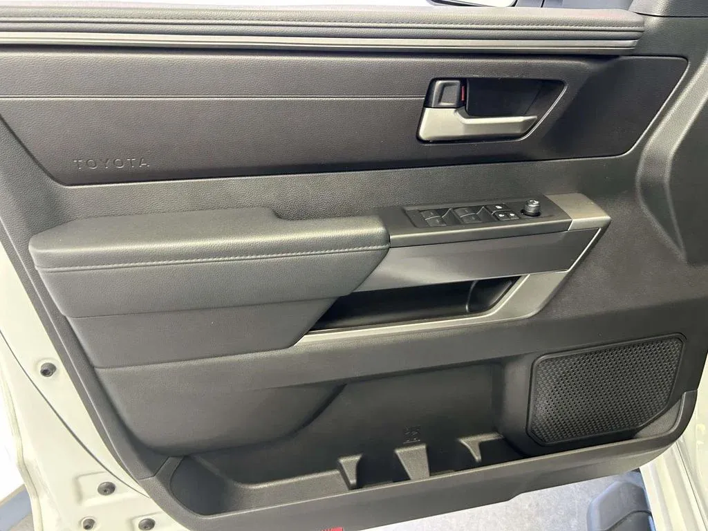 2024 Toyota Tundra SR5 thumbnail 18