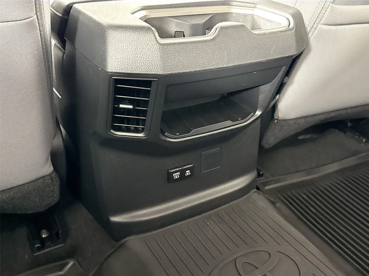 2024 Toyota Tundra SR5 thumbnail 32