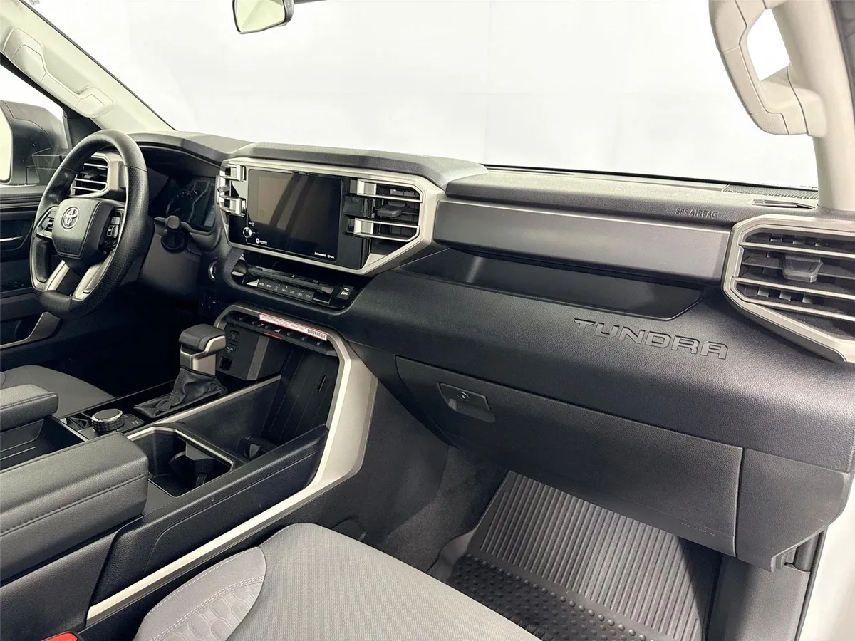2024 Toyota Tundra SR5 thumbnail 39