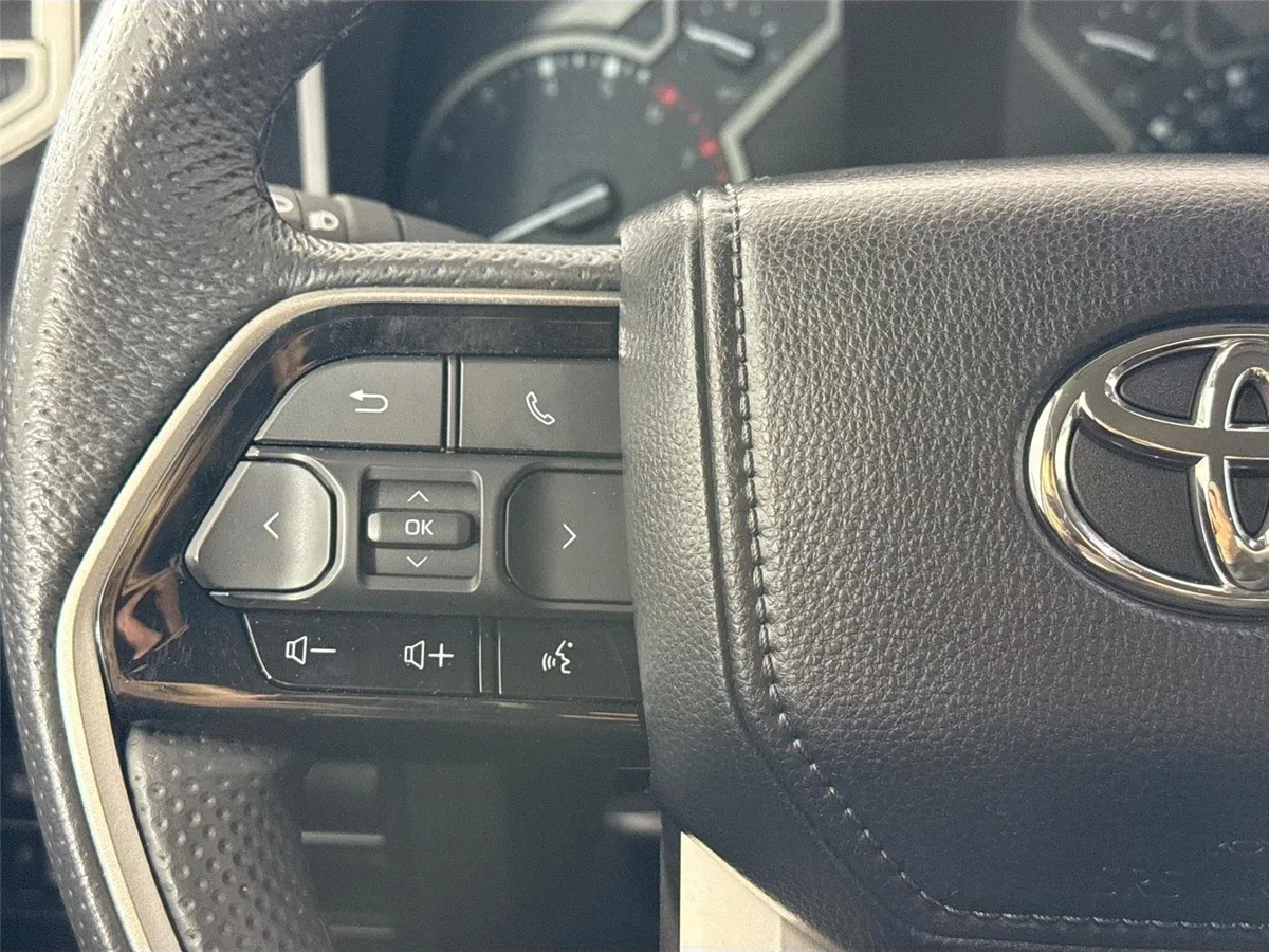 2024 Toyota Tundra SR5 thumbnail 17