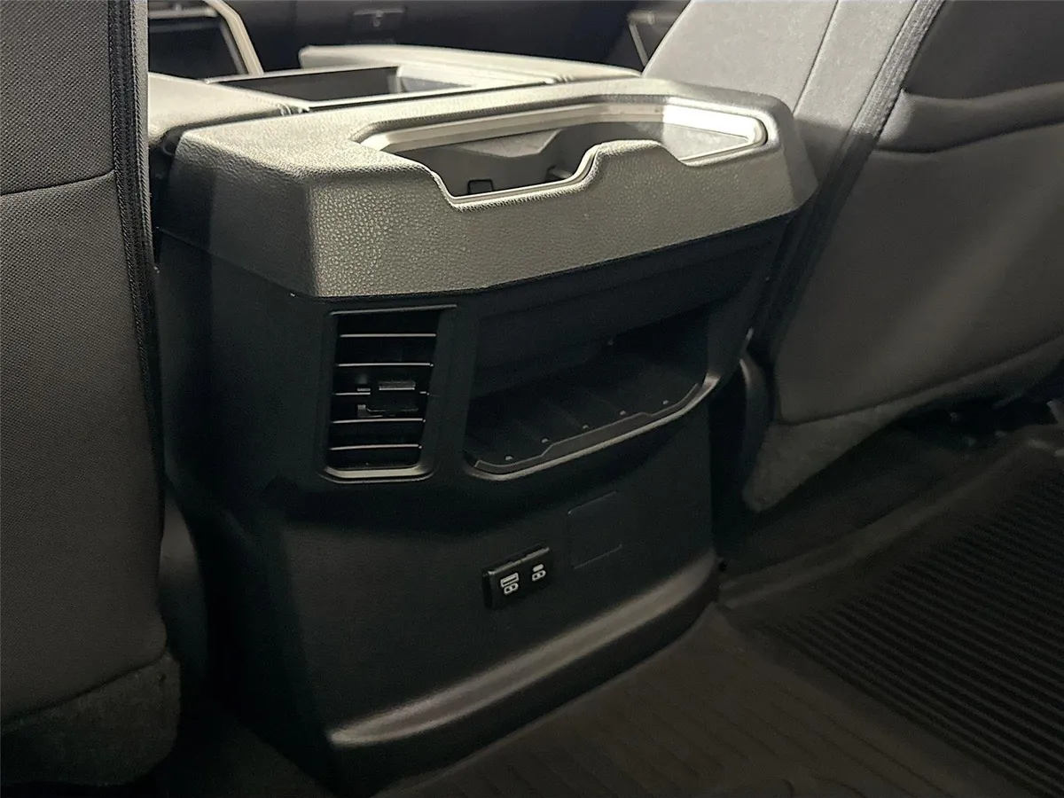 2024 Toyota Tundra SR5 thumbnail 33