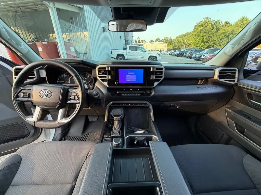 2024 Toyota Tundra SR5 thumbnail 8