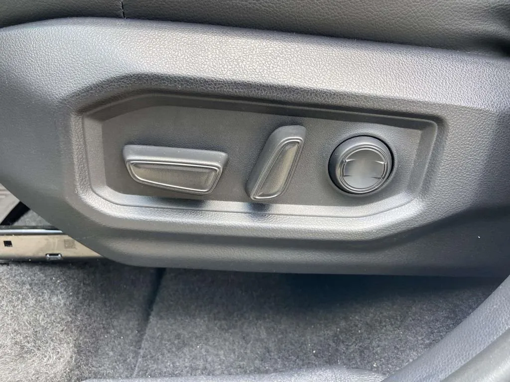 2024 Toyota Tundra SR5 thumbnail 16
