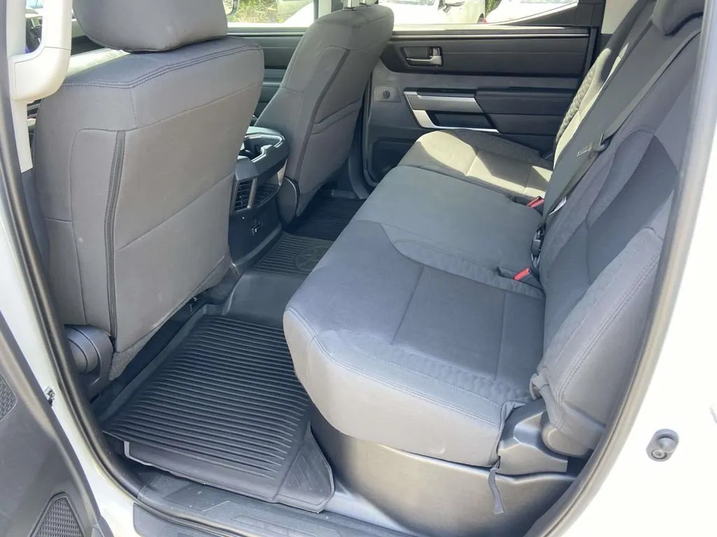 2024 Toyota Tundra SR5 thumbnail 18