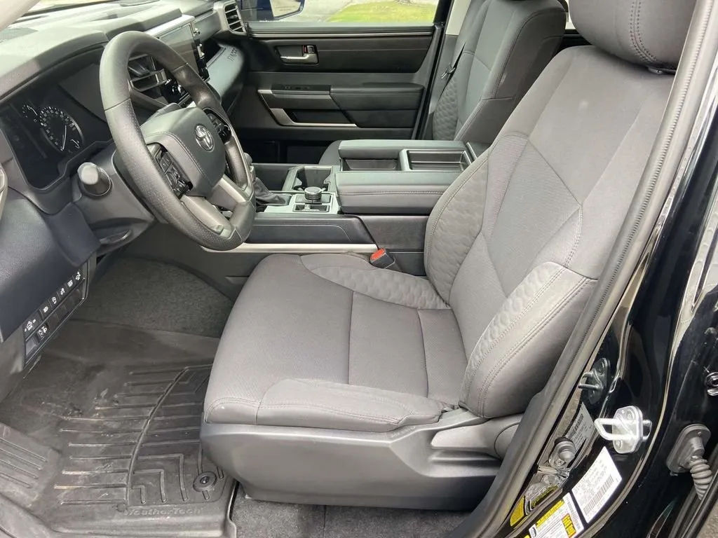 2024 Toyota Tundra SR5 thumbnail 18