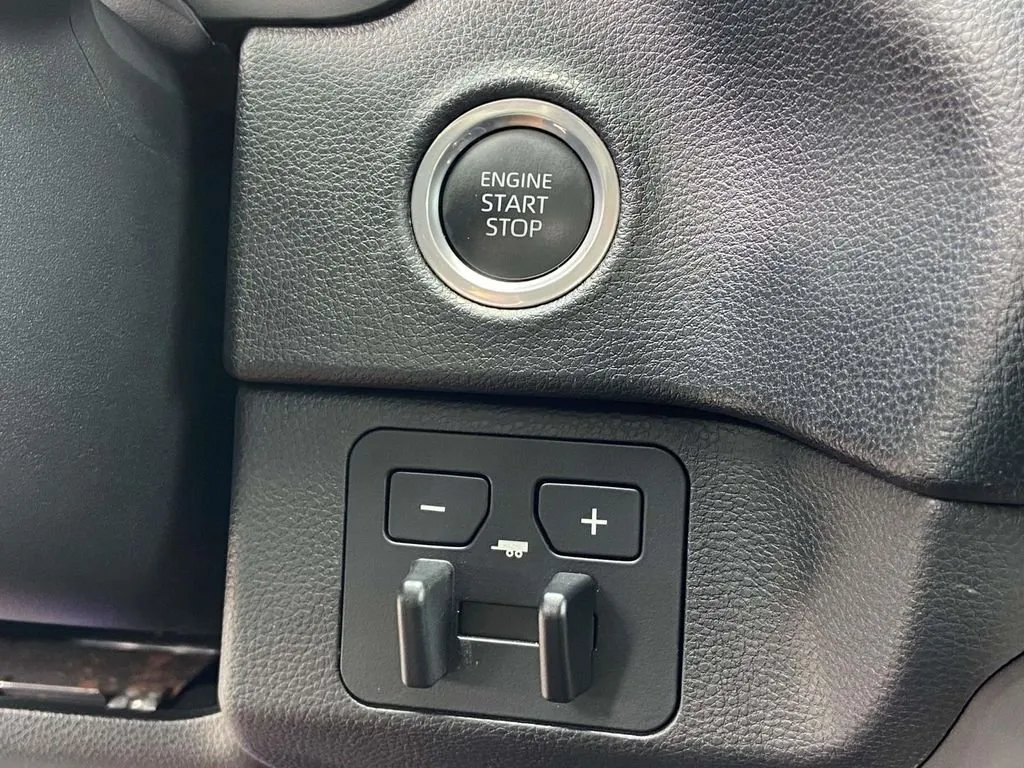 2024 Toyota Tundra SR5 thumbnail 28