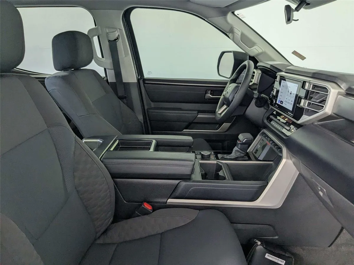 2024 Toyota Tundra SR5 thumbnail 32