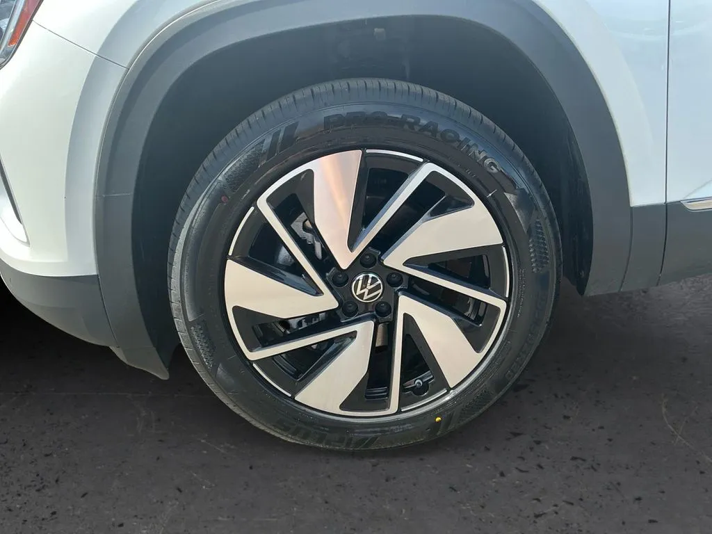 2024 Volkswagen Atlas 2.0T SEL thumbnail 13