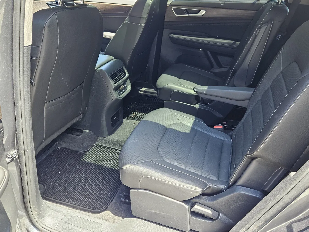 2024 Volkswagen Atlas 2.0T SEL thumbnail 11