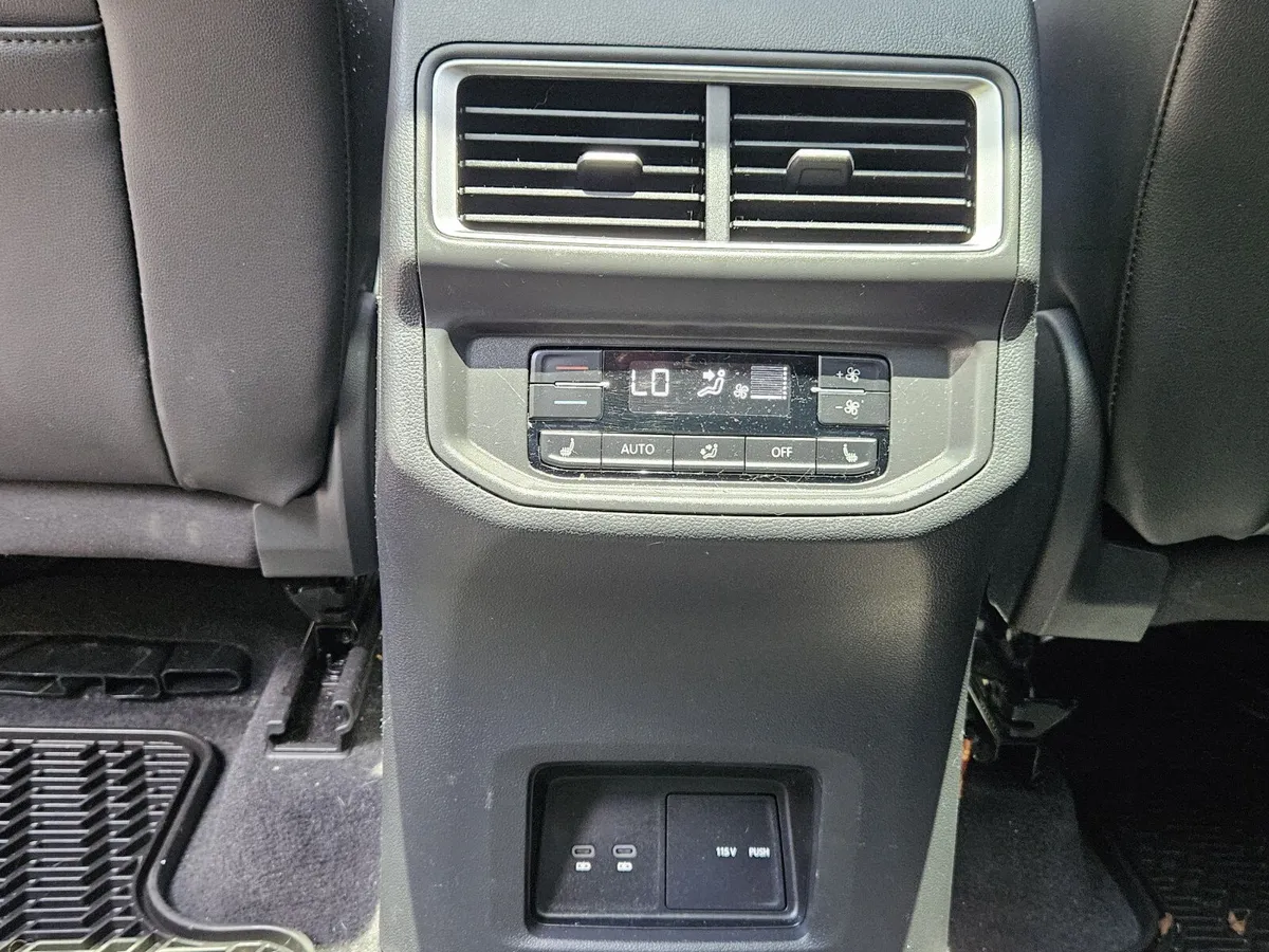 2024 Volkswagen Atlas 2.0T SEL thumbnail 12