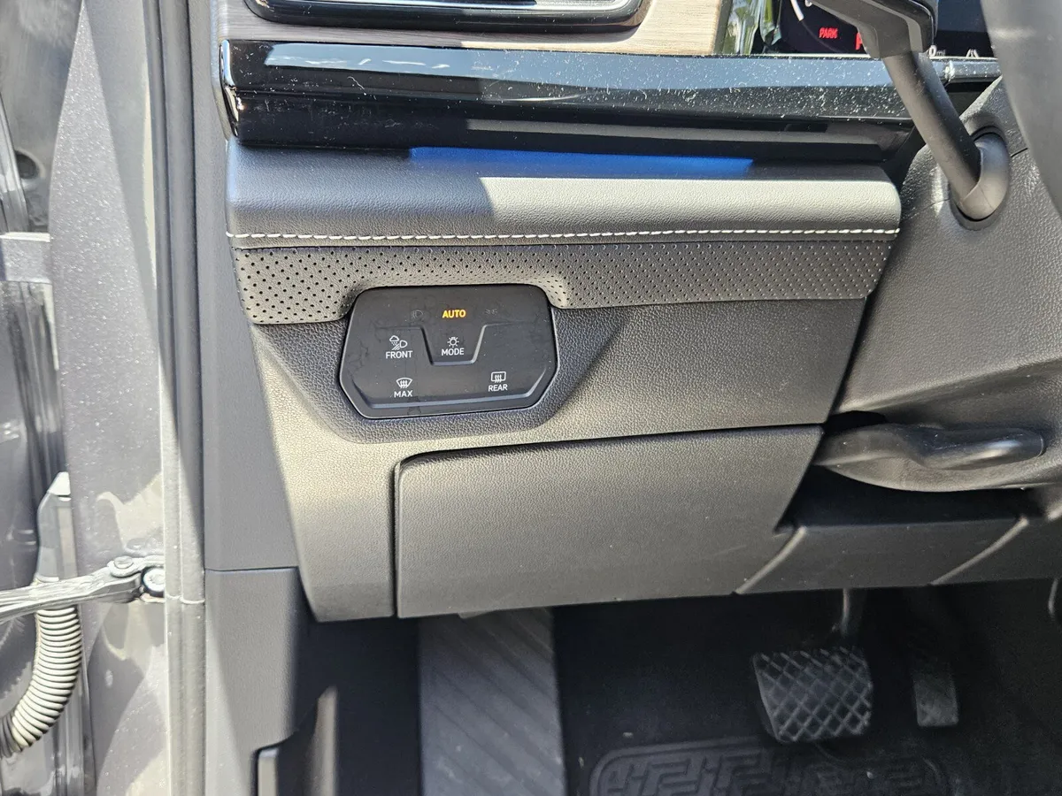 2024 Volkswagen Atlas 2.0T SEL thumbnail 16