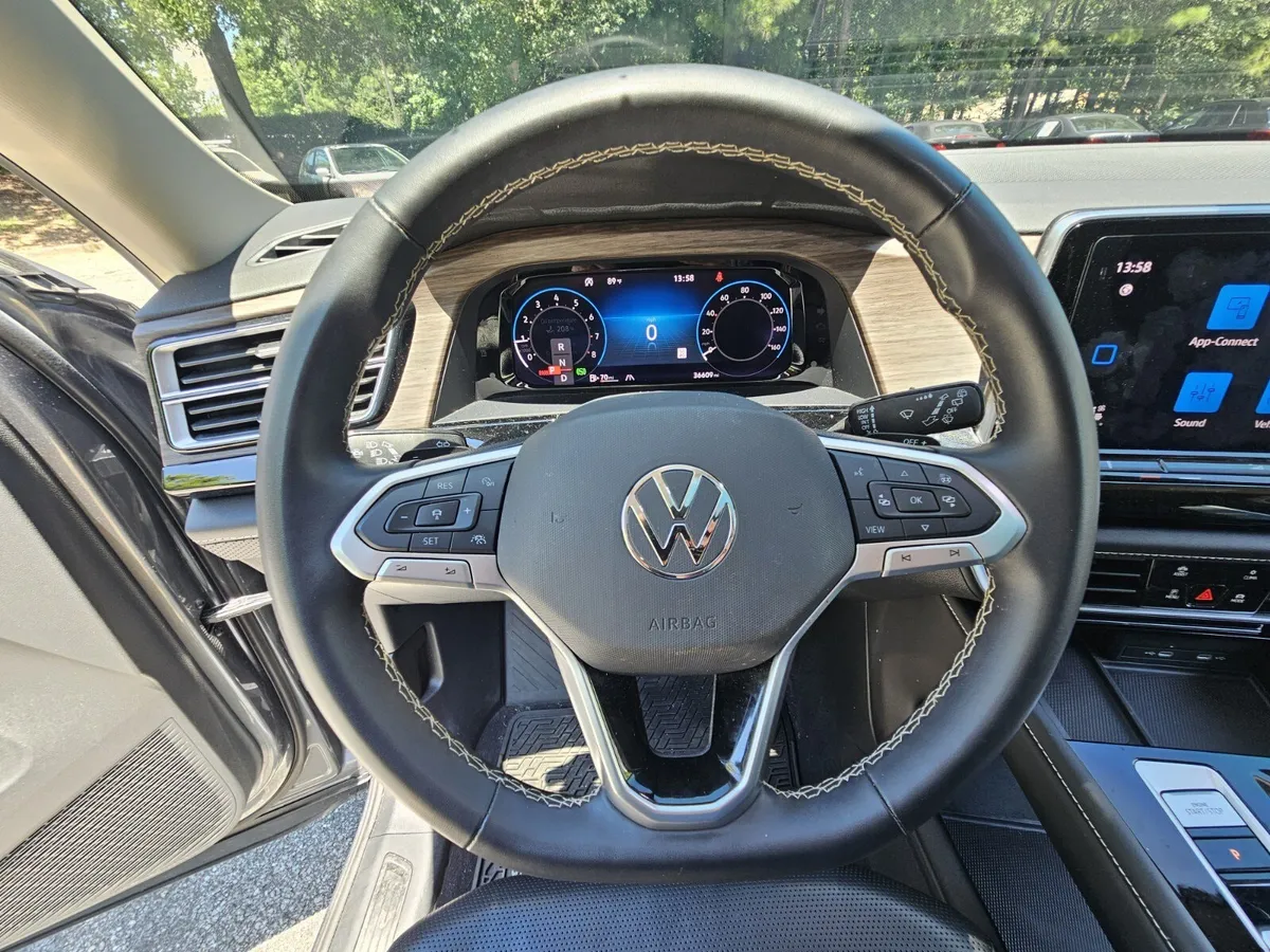 2024 Volkswagen Atlas 2.0T SEL thumbnail 24