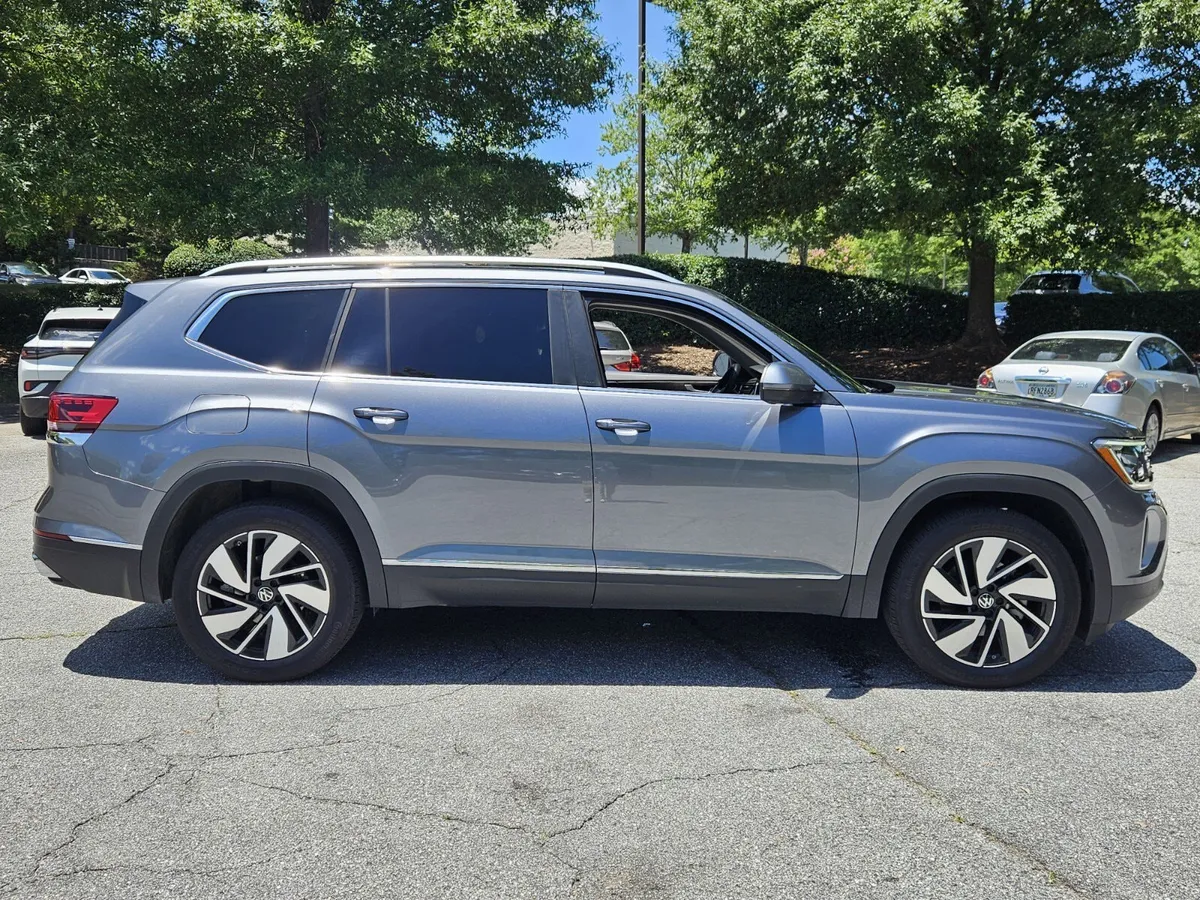 2024 Volkswagen Atlas 2.0T SEL thumbnail 4