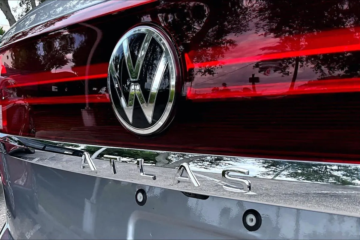2024 Volkswagen Atlas Cross Sport 2.0T SE w/Technology thumbnail 10