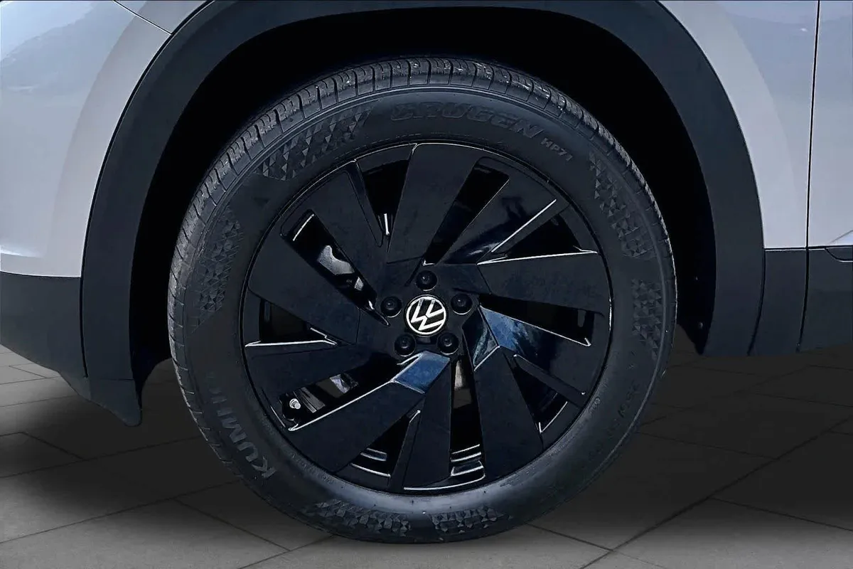 2024 Volkswagen Atlas Cross Sport 2.0T SE w/Technology thumbnail 11