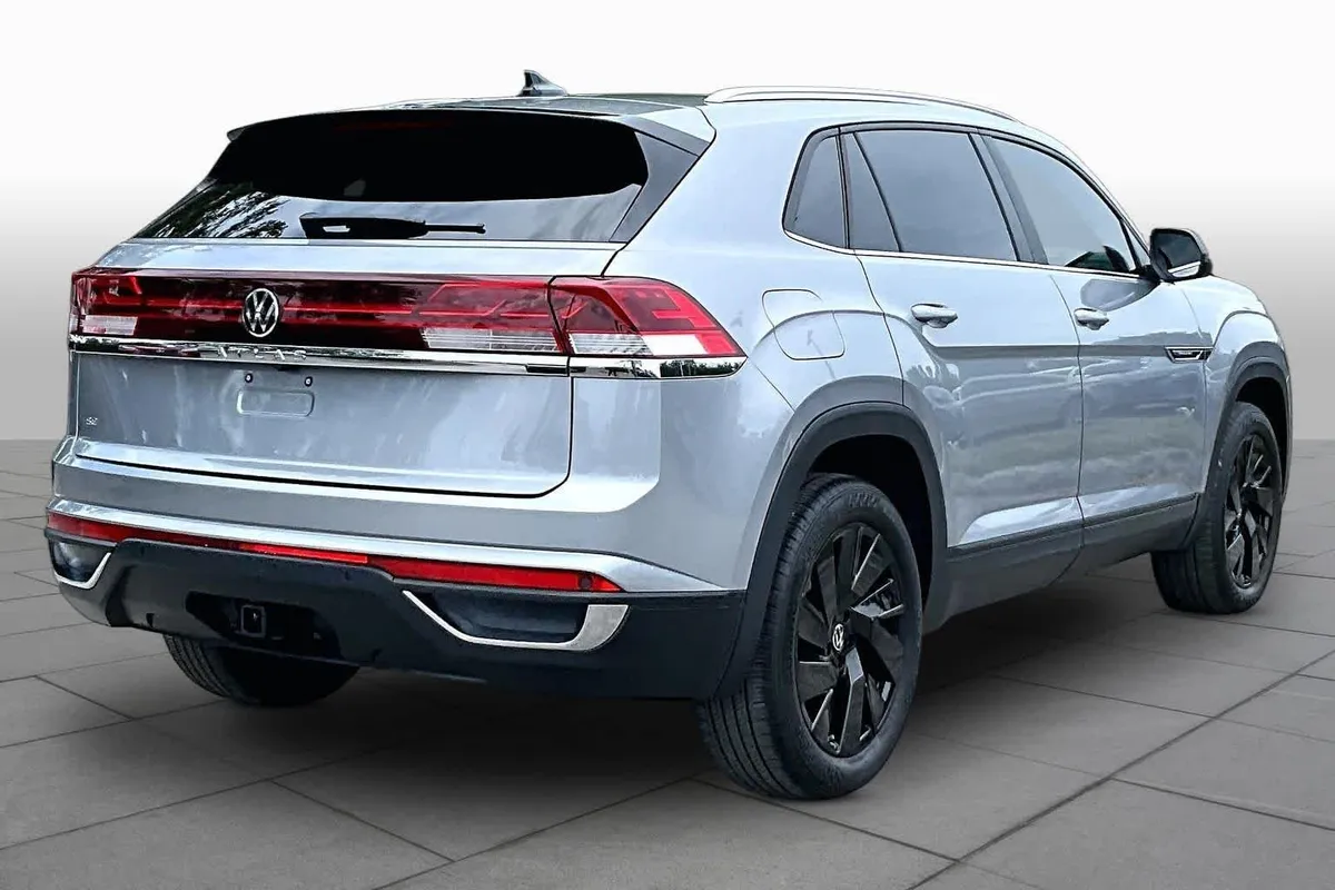 2024 Volkswagen Atlas Cross Sport 2.0T SE w/Technology thumbnail 13