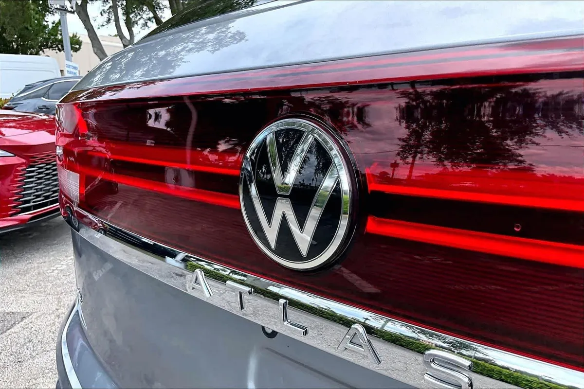2024 Volkswagen Atlas Cross Sport 2.0T SE w/Technology thumbnail 31