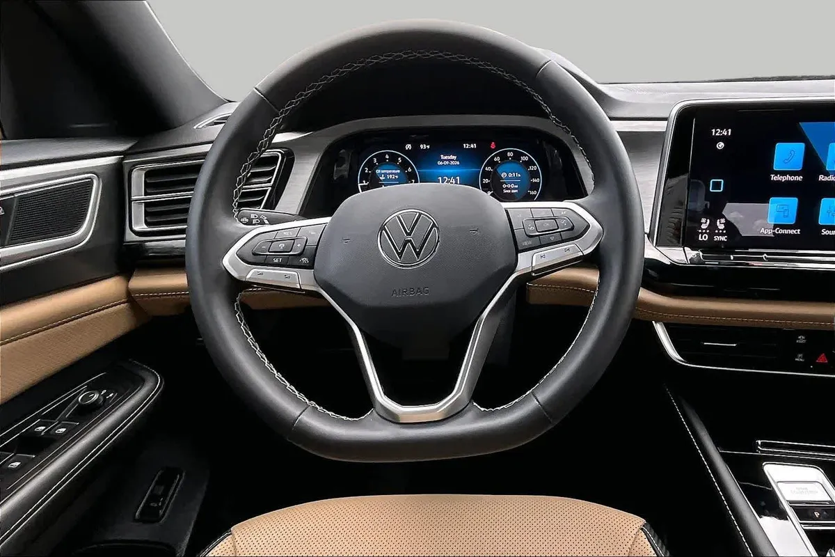 2024 Volkswagen Atlas Cross Sport 2.0T SE w/Technology thumbnail 6