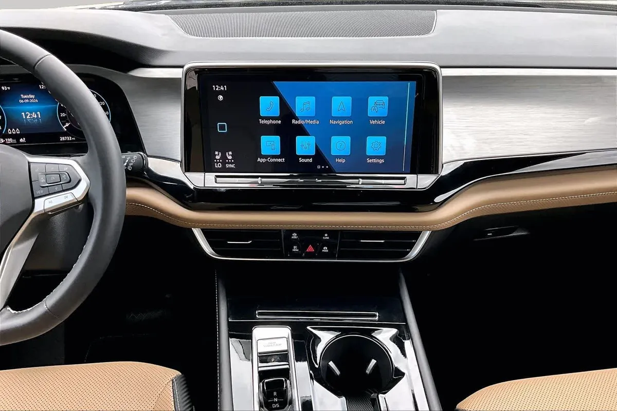 2024 Volkswagen Atlas Cross Sport 2.0T SE w/Technology thumbnail 7
