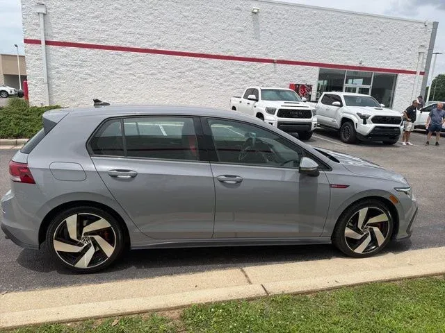 2024 Volkswagen Golf GTI 2.0T S thumbnail 10