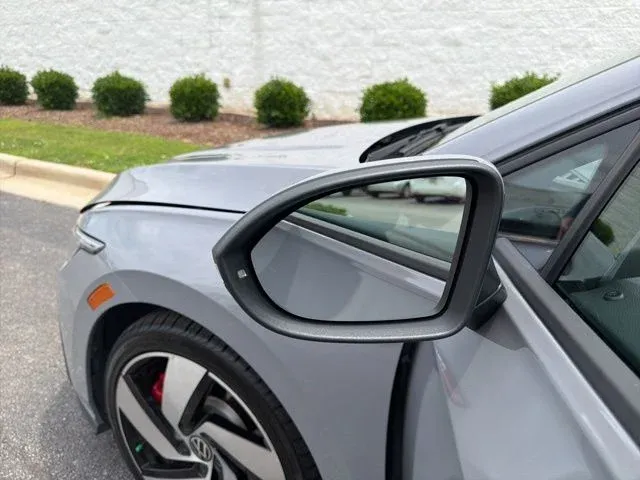 2024 Volkswagen Golf GTI 2.0T S thumbnail 24