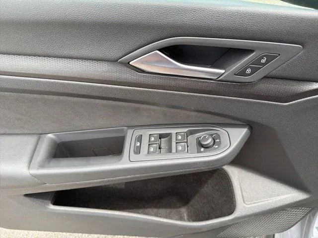 2024 Volkswagen Golf GTI 2.0T S thumbnail 27