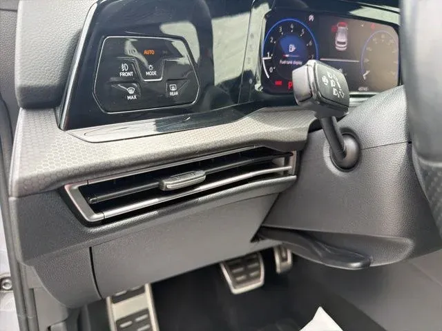 2024 Volkswagen Golf GTI 2.0T S thumbnail 31