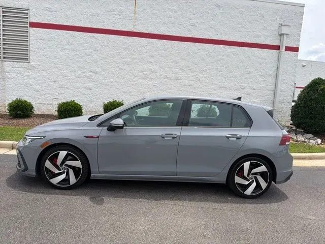 2024 Volkswagen Golf GTI 2.0T S thumbnail 4