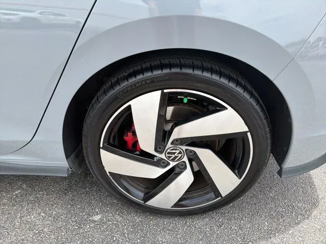 2024 Volkswagen Golf GTI 2.0T S thumbnail 6