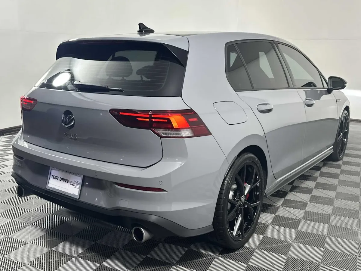2024 Volkswagen Golf GTI 380 S thumbnail 10