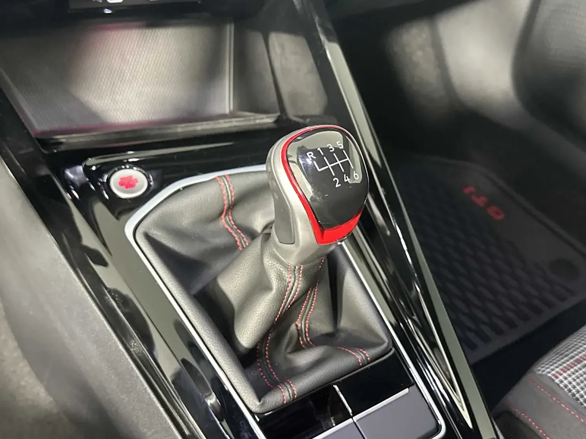 2024 Volkswagen Golf GTI 380 S thumbnail 38