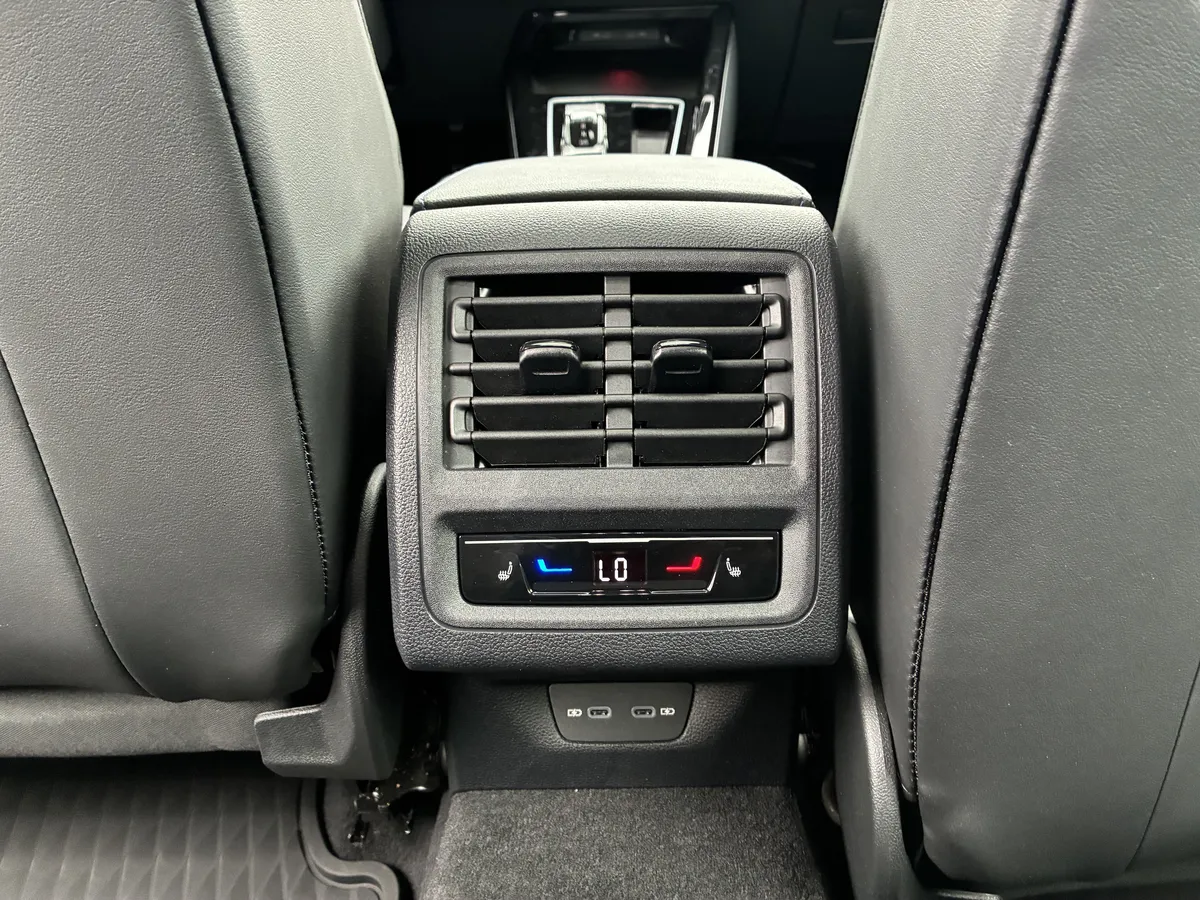 2024 Volkswagen Golf R 4DR DSG thumbnail 14