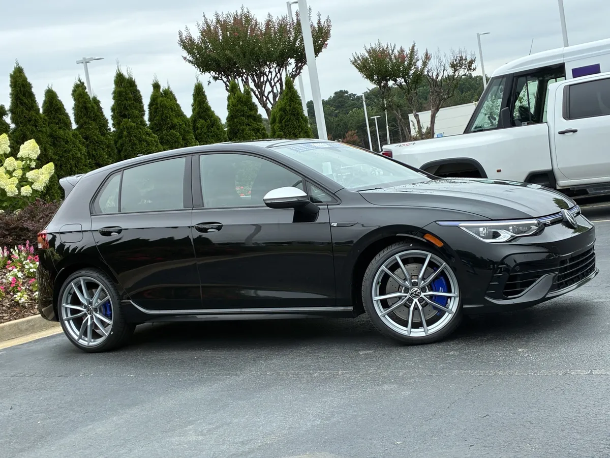 2024 Volkswagen Golf R 4DR DSG thumbnail 2