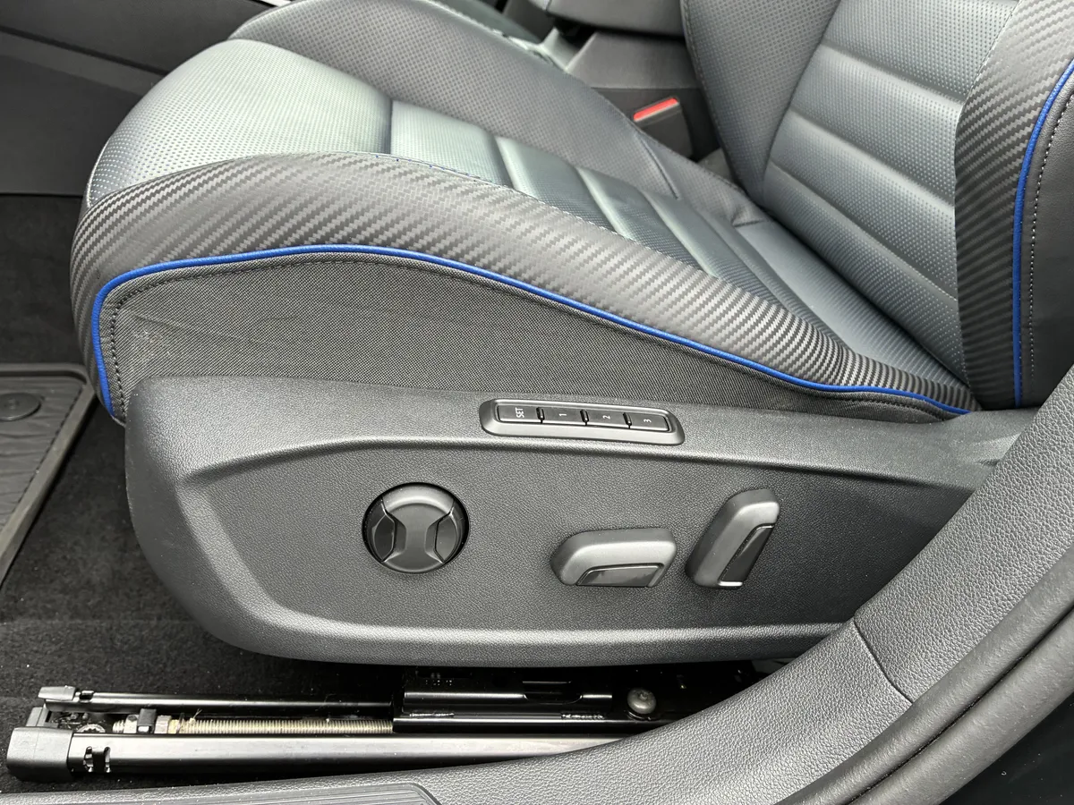 2024 Volkswagen Golf R 4DR DSG thumbnail 22