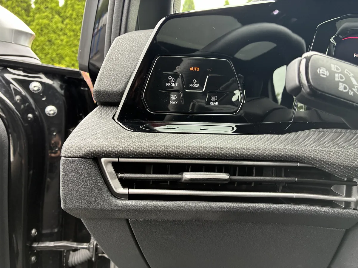2024 Volkswagen Golf R 4DR DSG thumbnail 24
