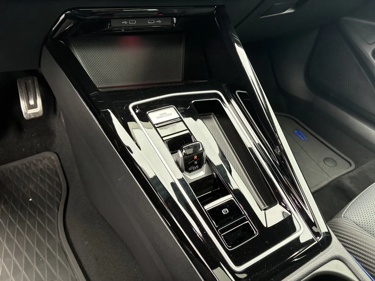 2024 Volkswagen Golf R 4DR DSG thumbnail 31
