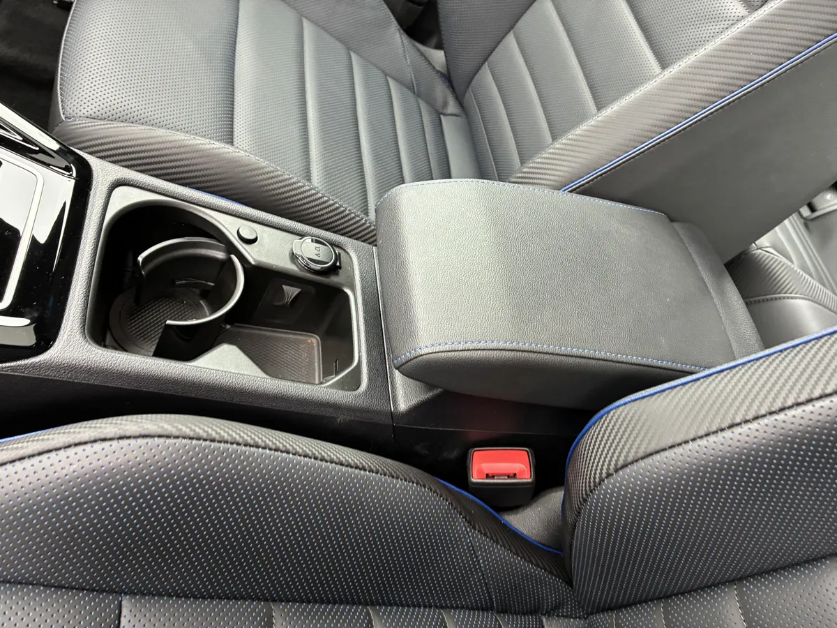 2024 Volkswagen Golf R 4DR DSG thumbnail 32