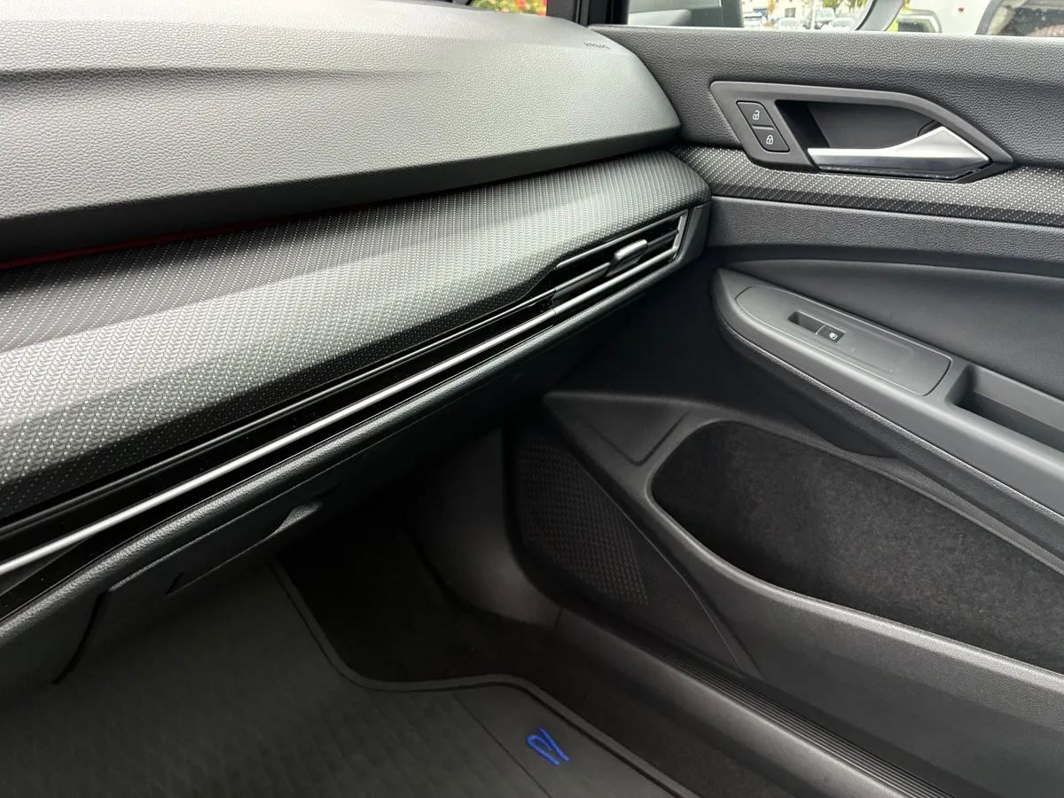 2024 Volkswagen Golf R 4DR DSG thumbnail 33