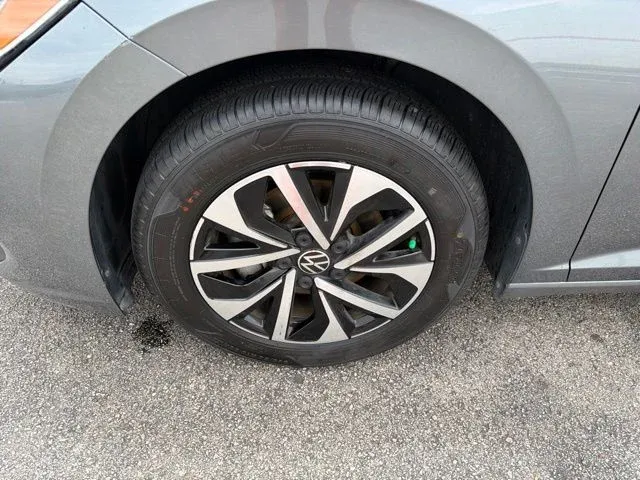 2024 Volkswagen Jetta 1.5T S thumbnail 5
